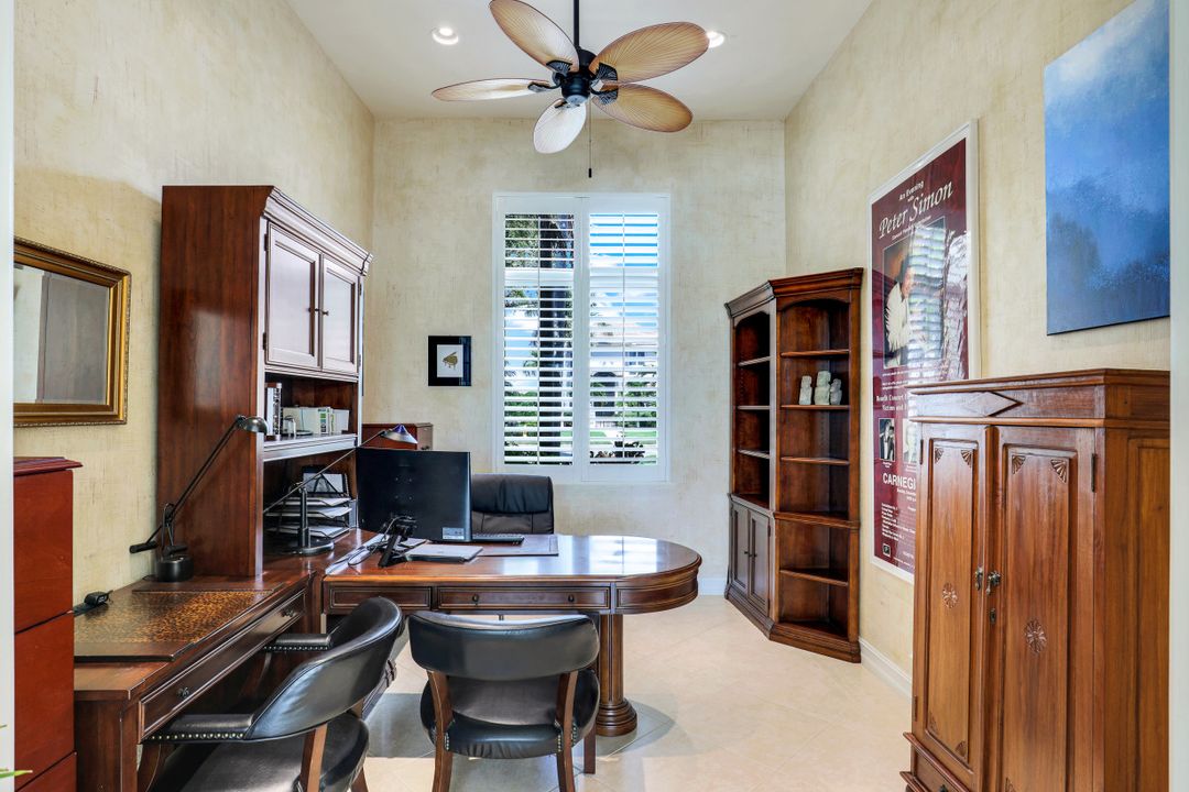 5958 Amberwood Dr, Naples, FL 34110