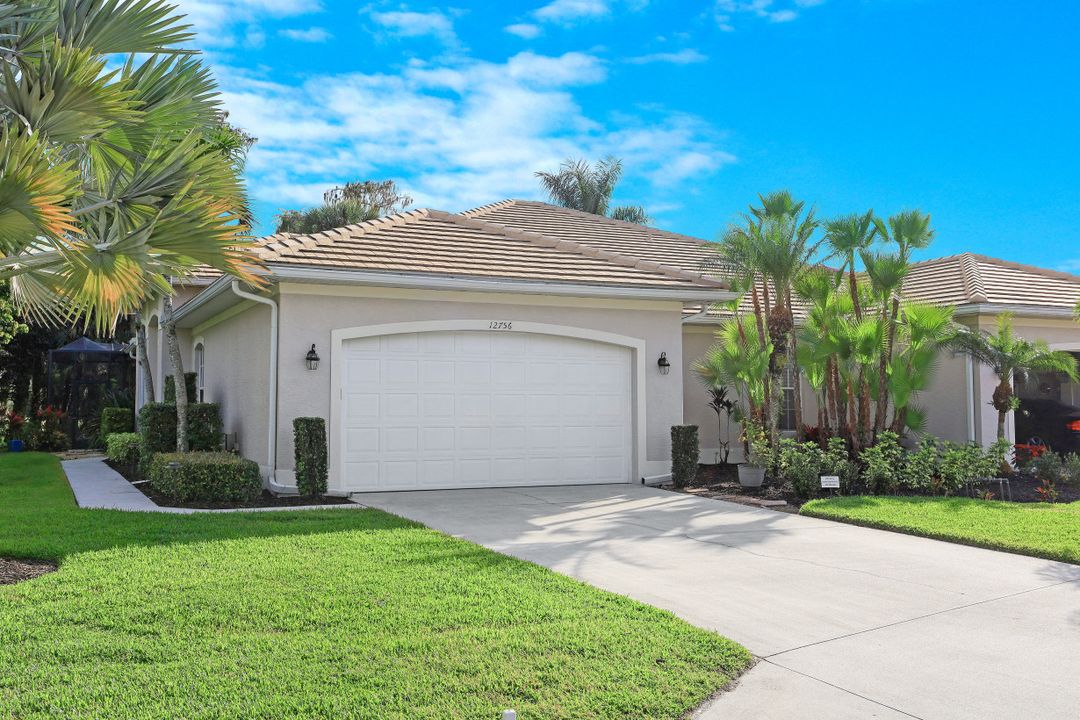 12756 Fox Ridge Dr, Bonita Springs, FL 34135