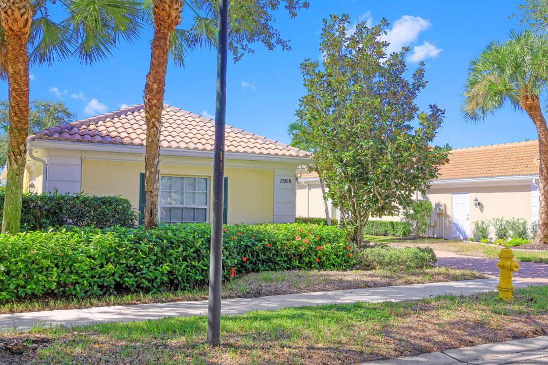 2938 Gilford Way, Naples, FL 34119