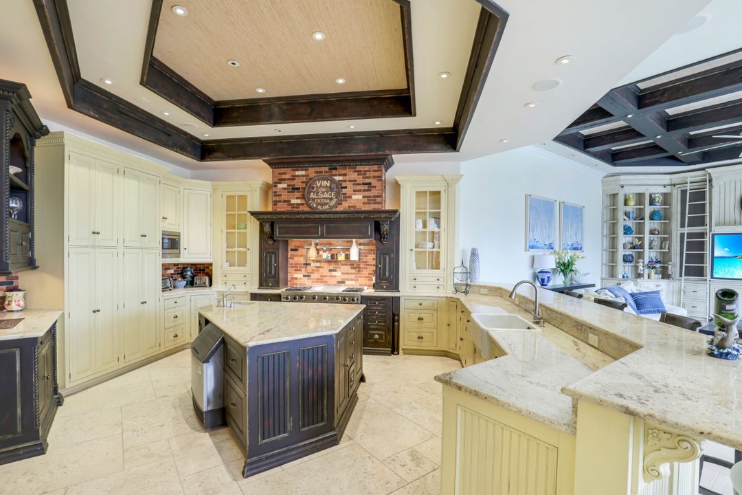 1839 Hurricane Harbor Ln, Naples, FL 34102