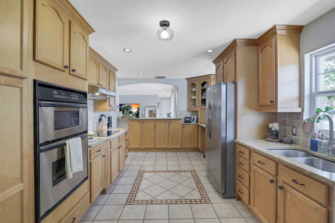 73 Wickliffe Dr, Naples, FL 34110