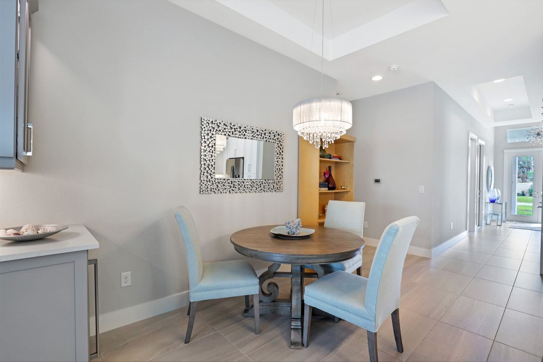 693 105th Ave N, Naples, FL 34108