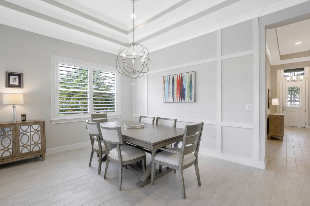 7075 Dominica Dr, Naples, FL 34113