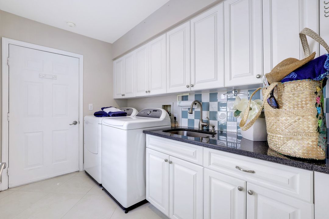 2810 Sailors Way, Naples, FL 34109