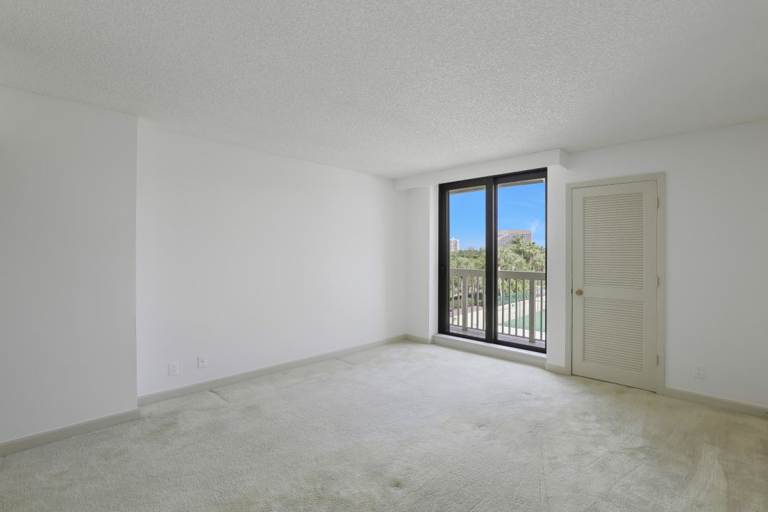 4901 Gulf Shore Blvd N #402, Naples, FL 34103