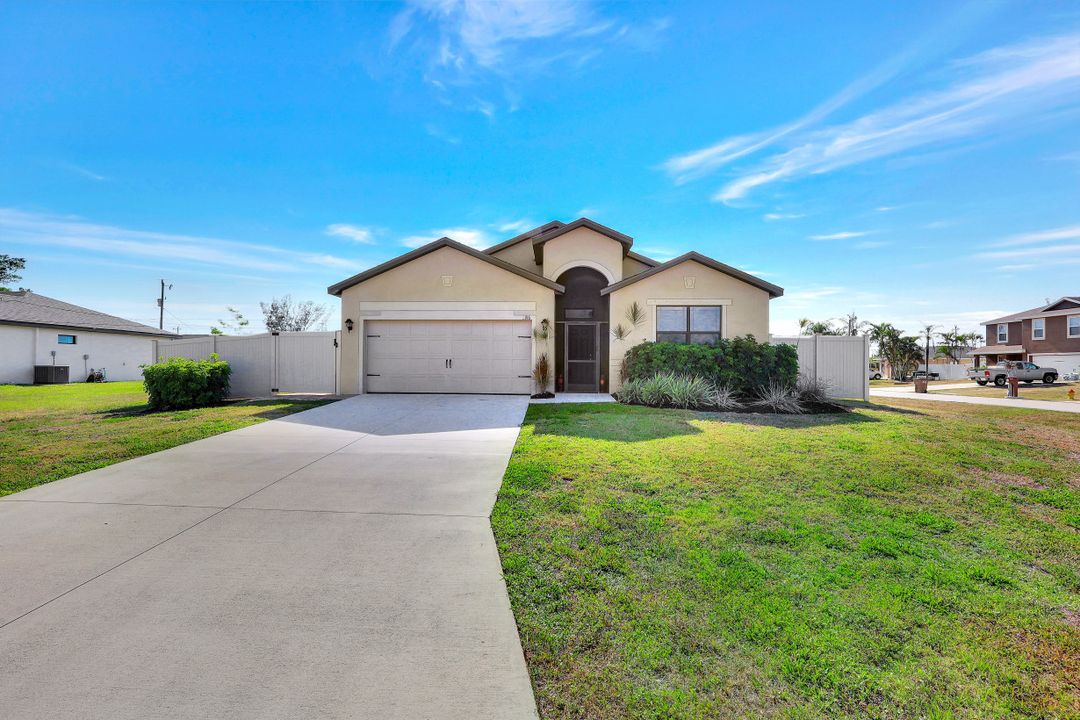 3216 SW 11th Ave, Cape Coral, FL 33914