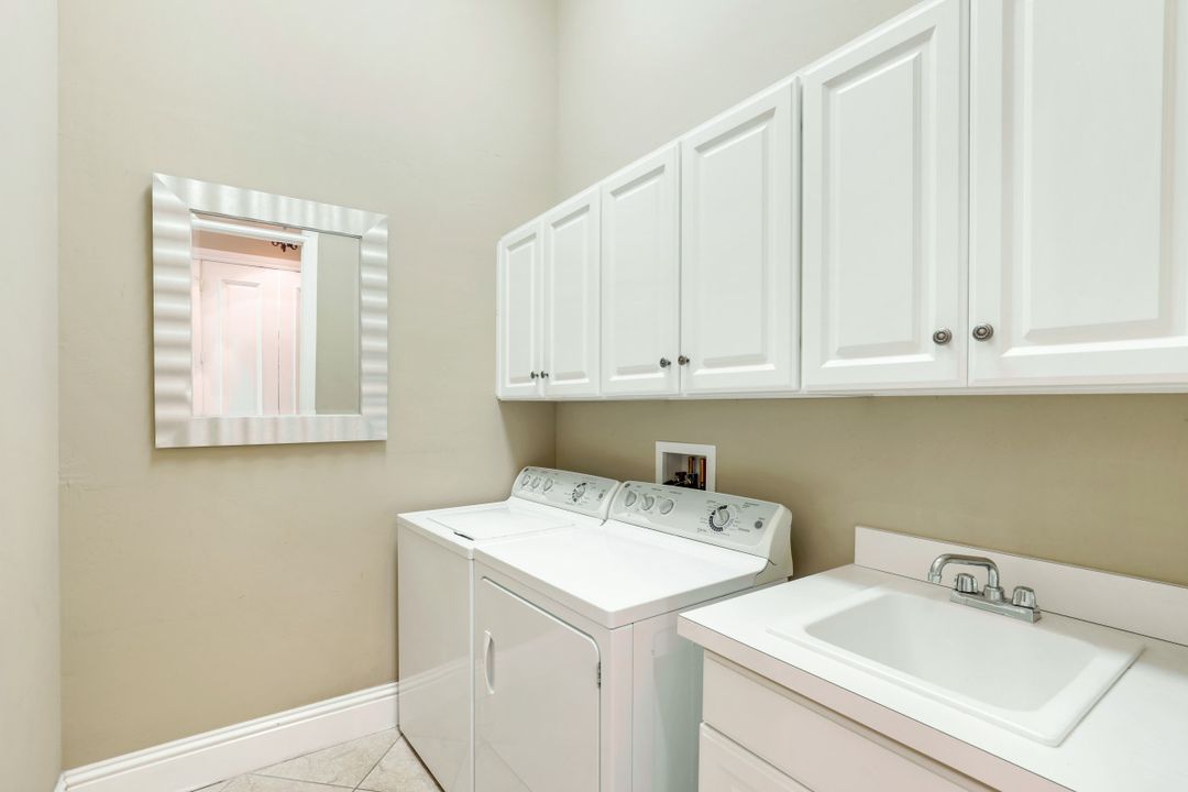 9772 Treasure Cay Ln, Bonita Springs, FL 34135