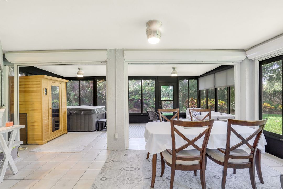 736 Reef Point Cir, Naples, FL 34108