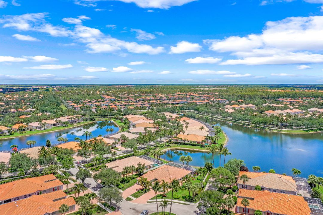 3868 Yakobi Ln, Naples, FL 34119