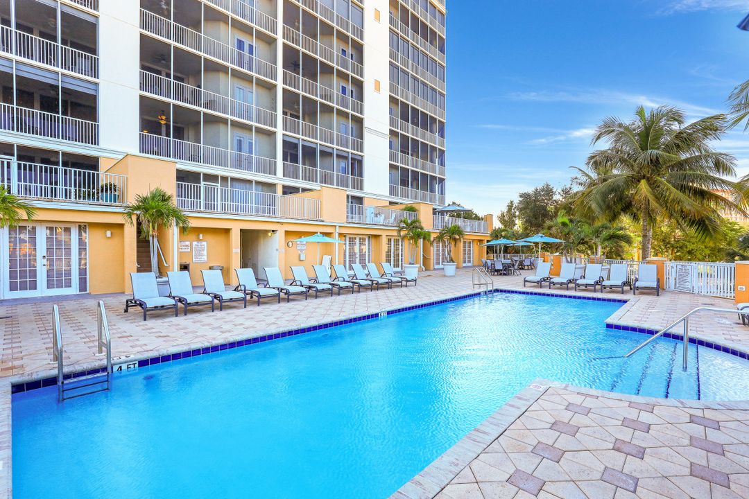 400 Flagship Dr #802, Naples, FL 34108