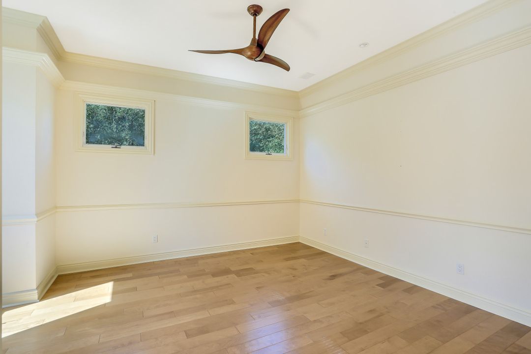 969 Barcarmil Way, Naples, FL 34110