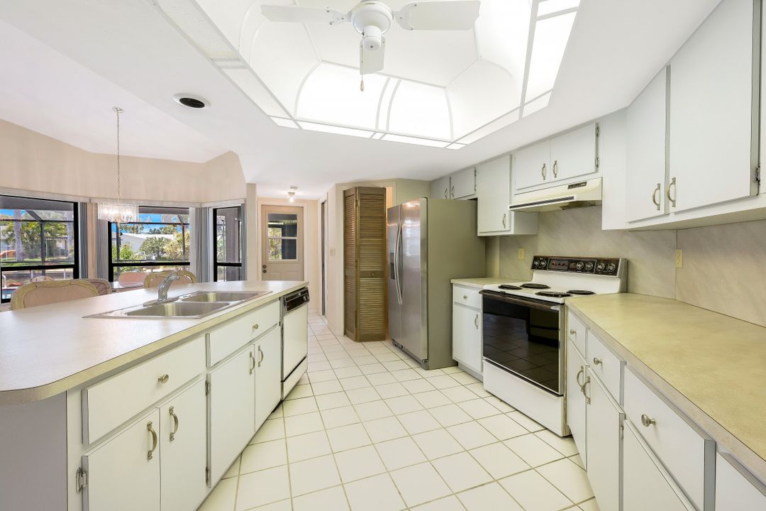 2215 SE 31st St, Cape Coral, FL 33904