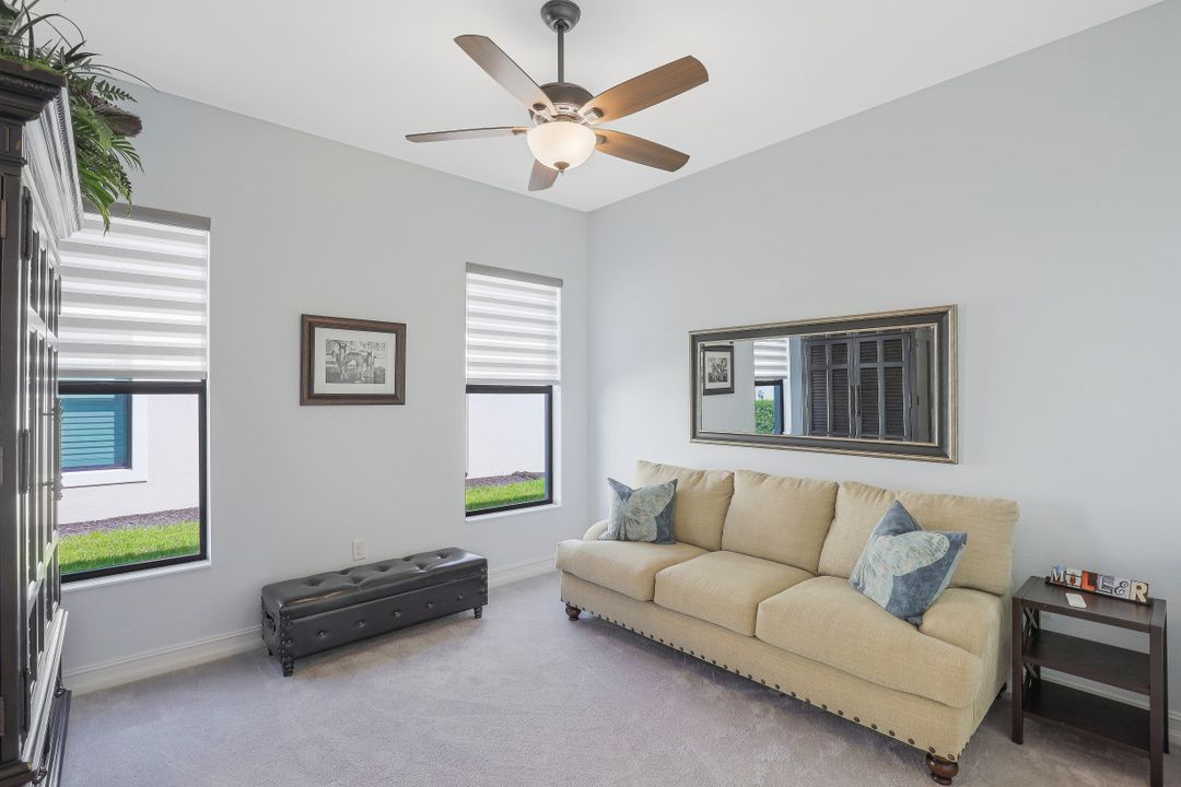 7497 Lantana Cir, Naples, FL 34119