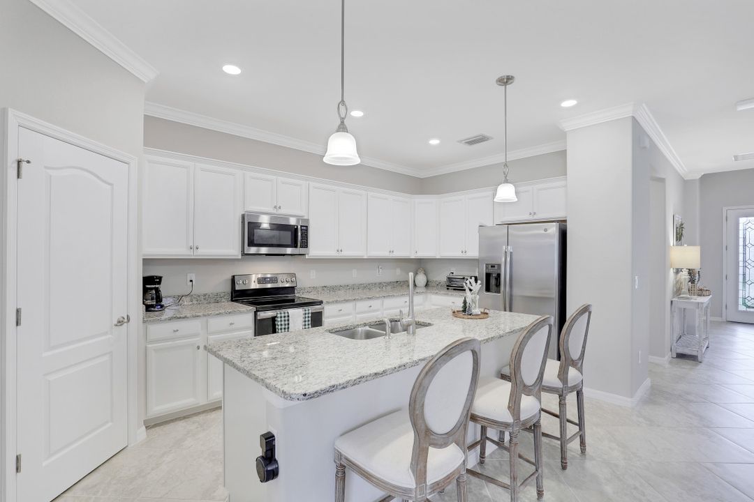 2105 Clementine St, Naples, FL 34120