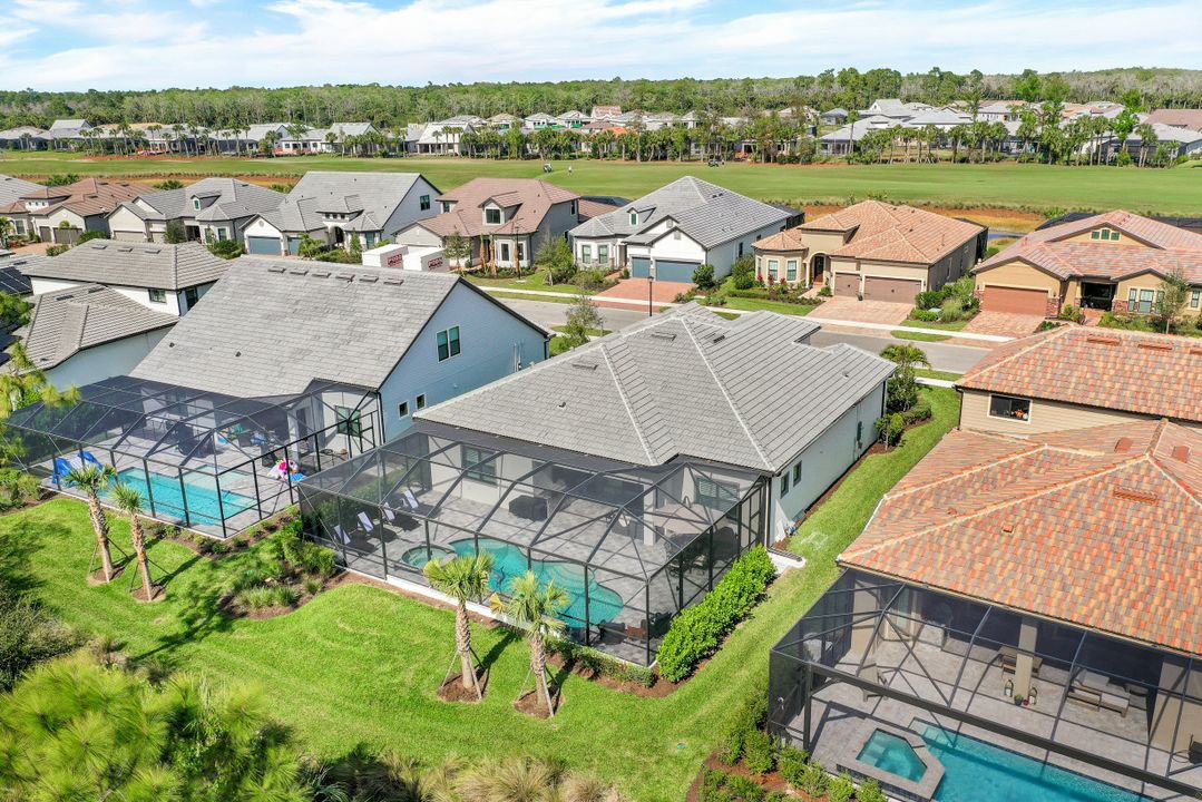 9483 Greyhawk Trl, Naples, FL 34120