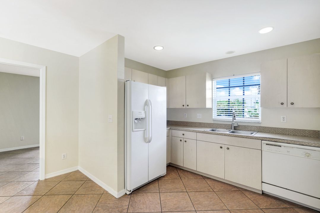 3880 Bennett Ln, Bonita Springs, FL 34134