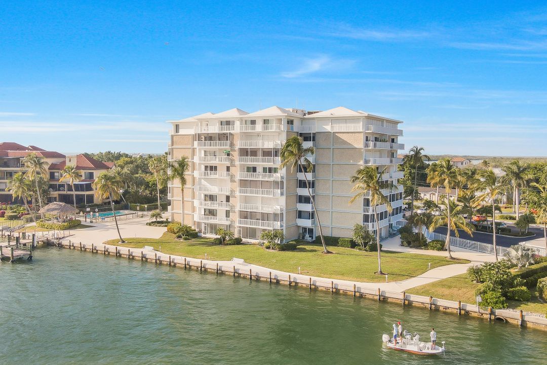 60 W Pelican St #504, Naples, FL 34113