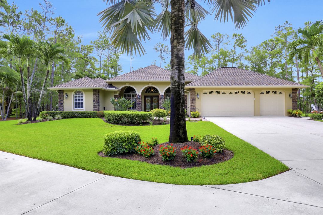 940 Oakes Blvd, Naples, FL 34119