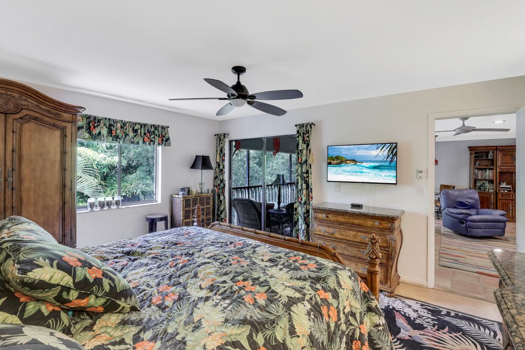 990 8th St S #2 B, Naples, FL 34102