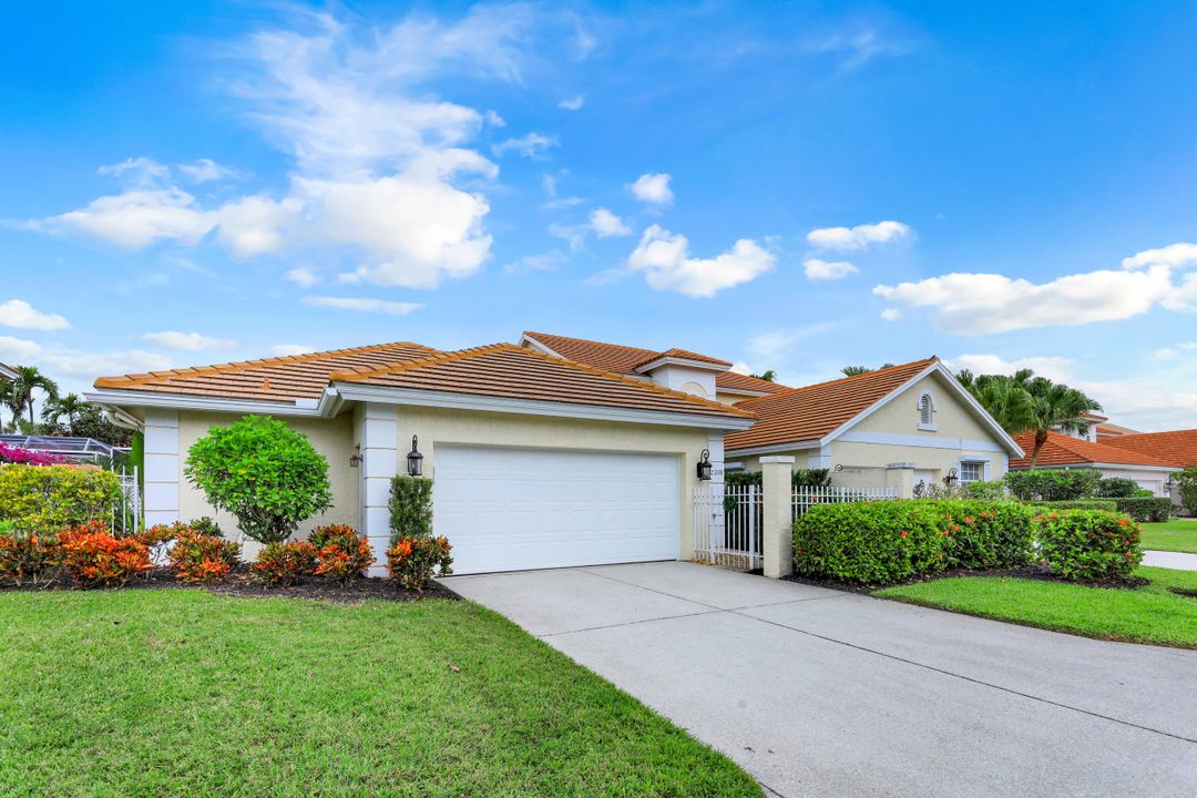 2208 Paget Cir, Naples, FL 34112