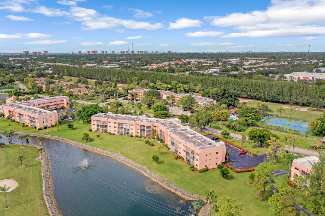 300 Forest Lakes Blvd #212, Naples, FL 34105