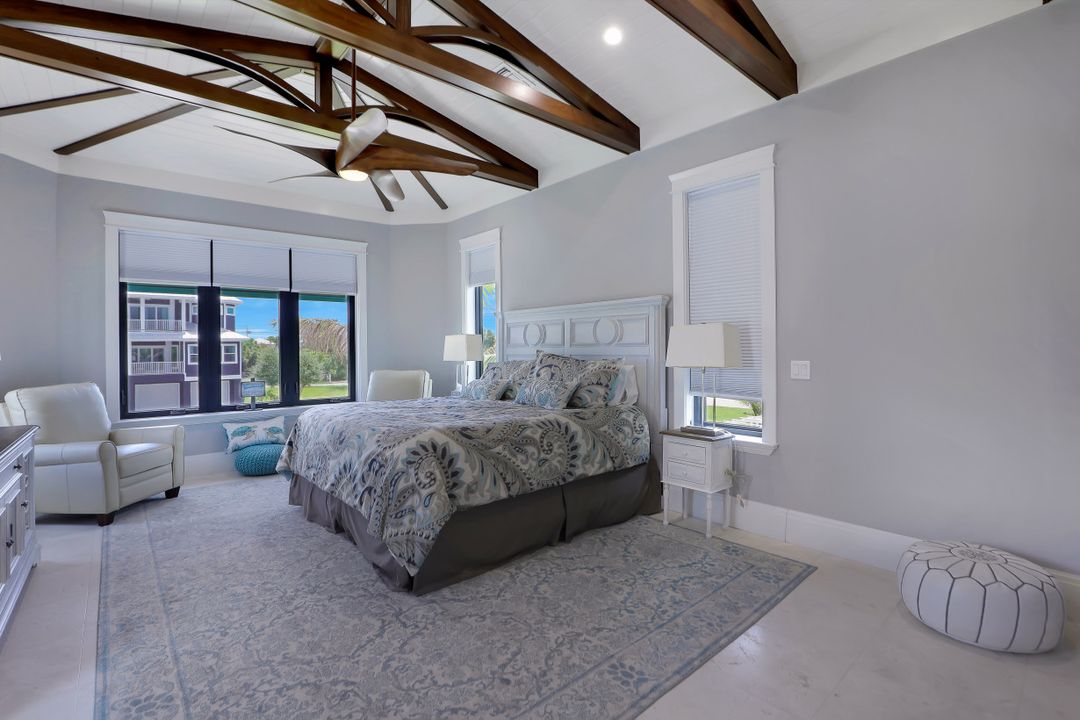 815 San Carlos Dr, Fort Myers Beach, FL 33931