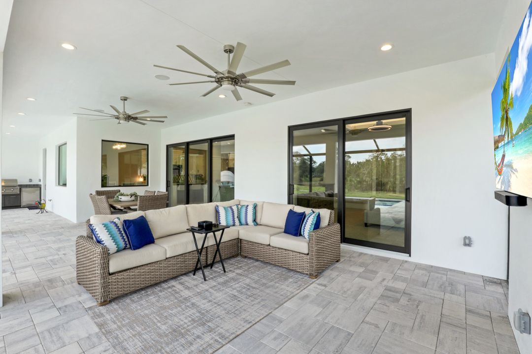 2088 Oakes Blvd, Naples, FL 34119