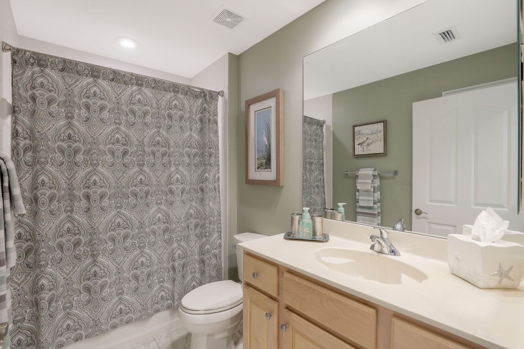 8204 Saratoga Dr #302, Naples, FL 34113