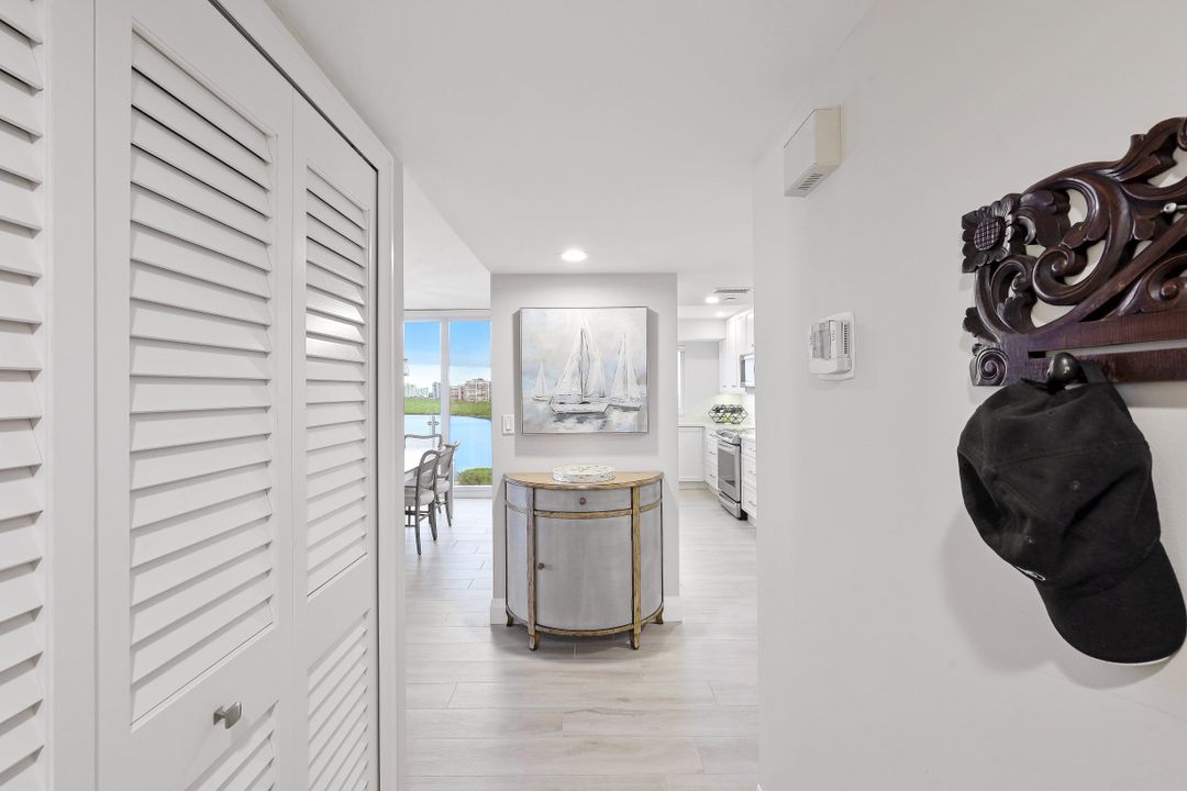 40 Seagate Dr #1004, Naples, FL 34103