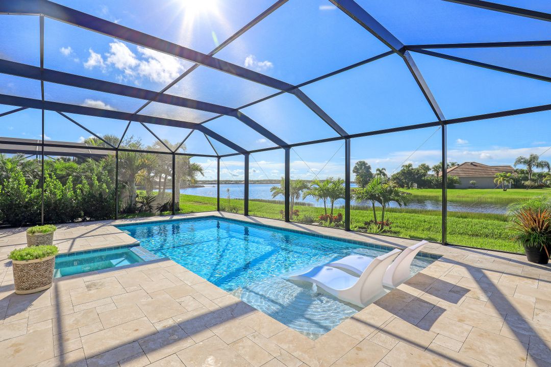 9423 Quarry Dr, Naples, FL 34120