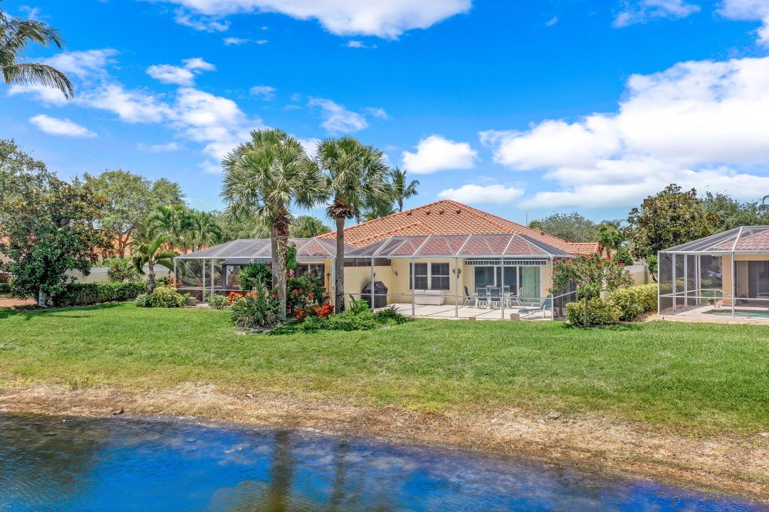 3868 Yakobi Ln, Naples, FL 34119