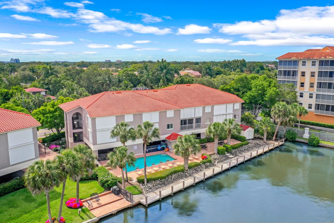 9101 Vanderbilt Dr #203, Naples, FL 34108