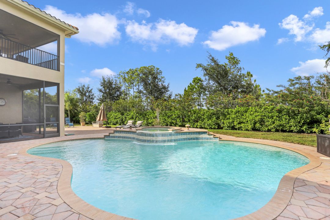 2934 Cinnamon Bay Cir, Naples, FL 34119