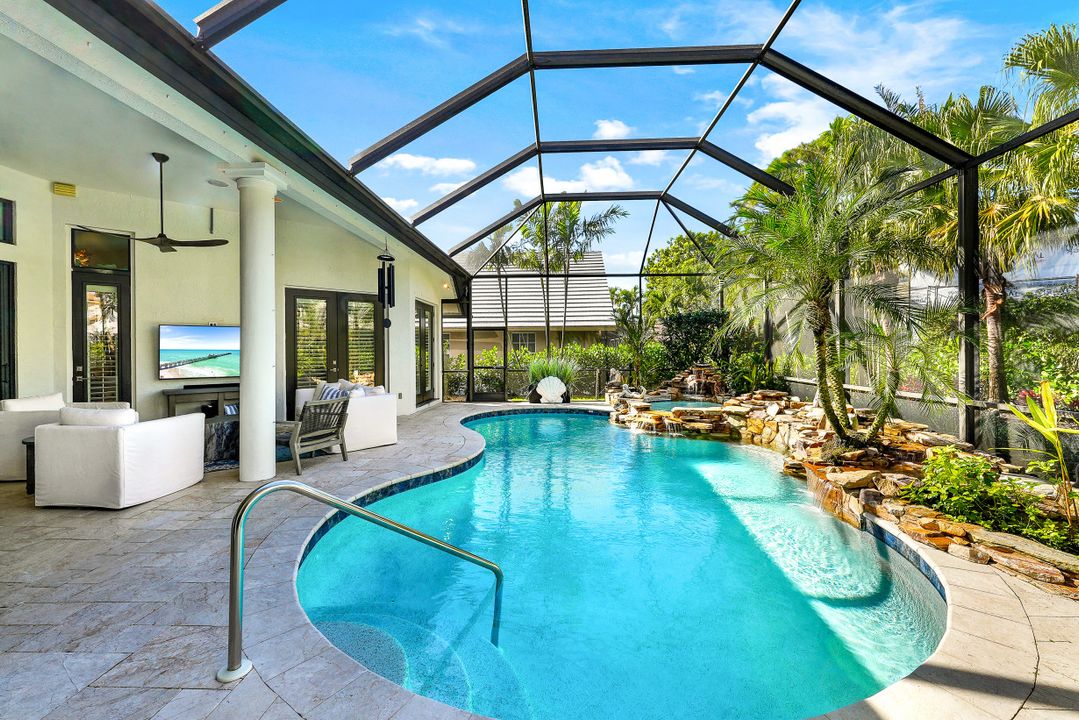 713 Shadow Lake Ln, Naples, FL 34108