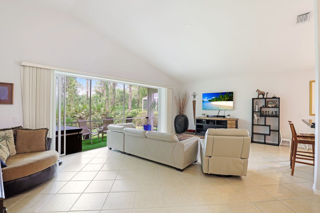 7920 Leicester Dr, Naples, FL 34104