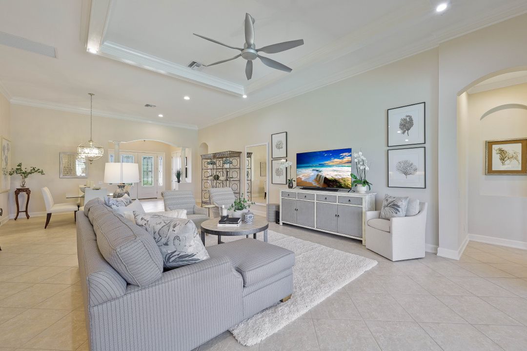 8880 Savona Ct, Naples, FL 34119