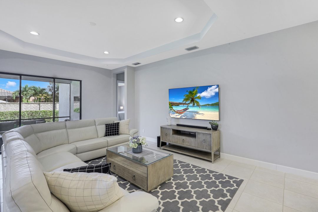 8199 Lucello Terrace N, Naples, FL 34114