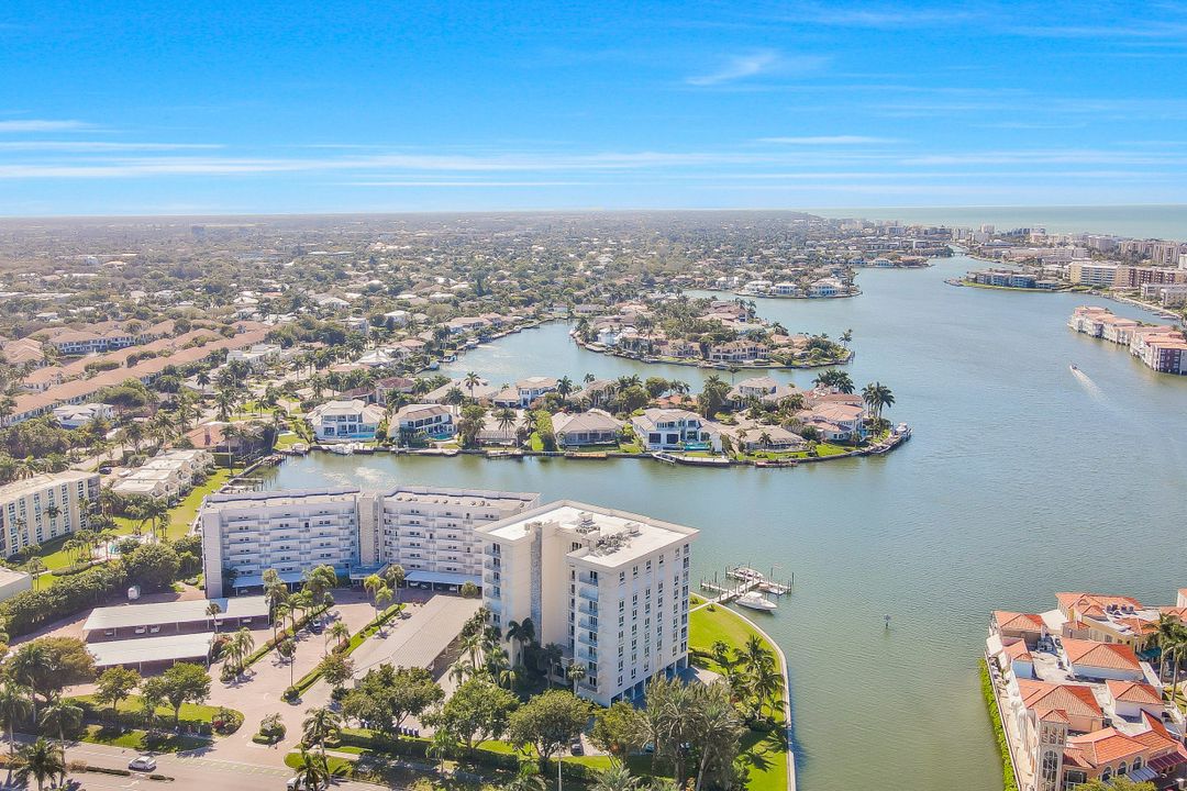 250 Park Shore Dr #103, Naples, FL 34103