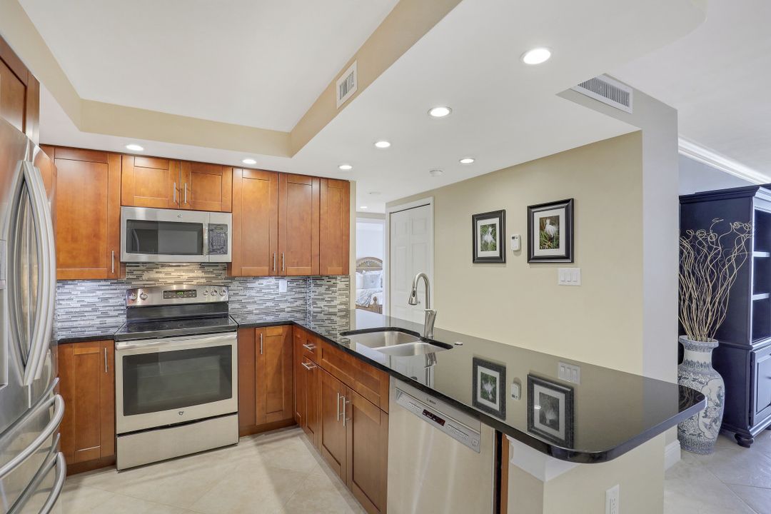 320 Seaview Ct #808, Marco Island, FL 34145