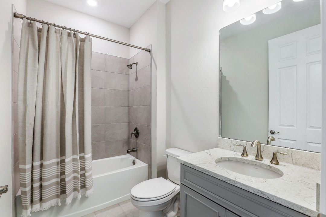 315 Tamarindo Ln, Naples, FL 34114