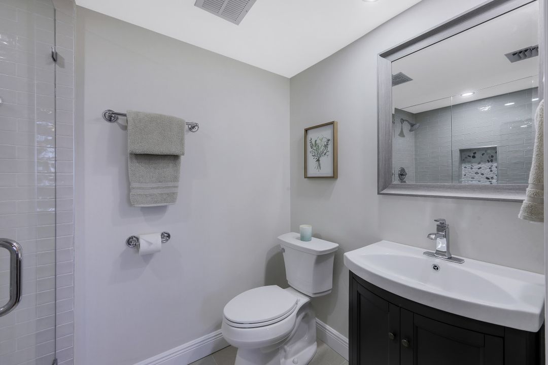 21 High Point Cir E #108, Naples, FL 34103