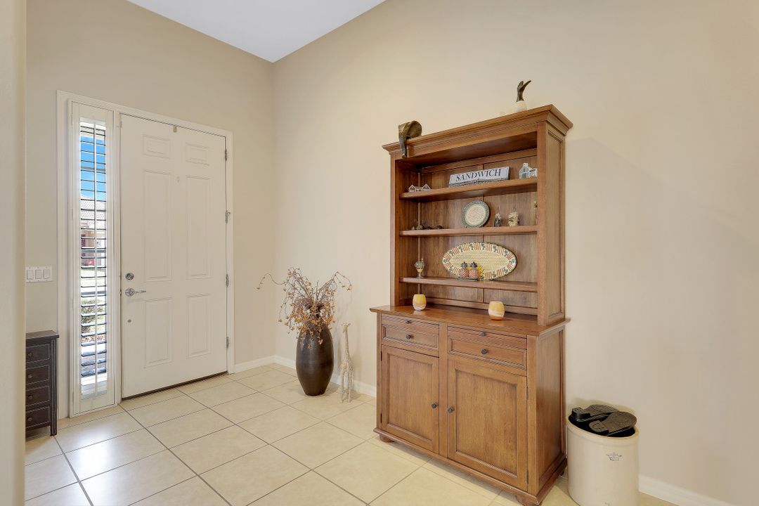 2065 Mandarin Ln, Naples, FL 34120