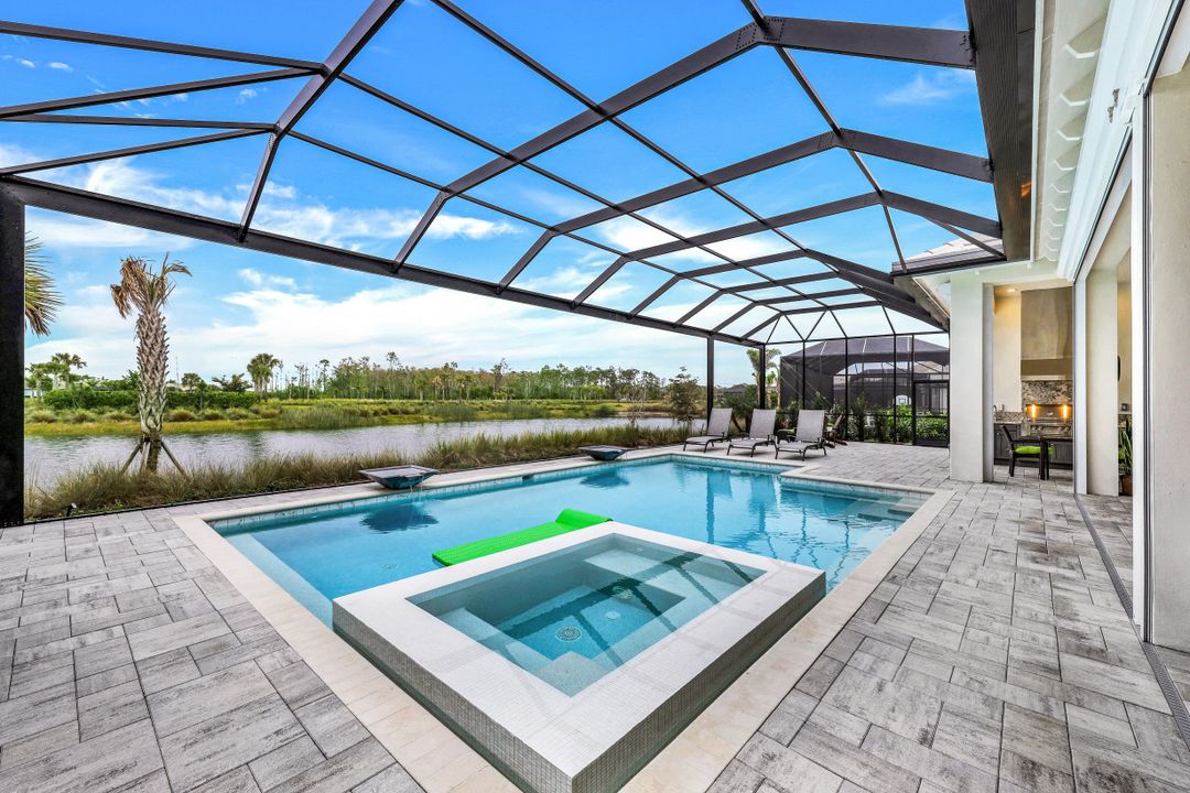 6231 Megans Bay Dr, Naples, FL 34112