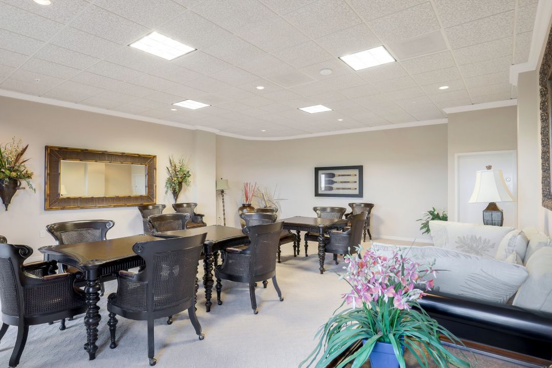 3215 Gulf Shore Blvd N #205, Naples, FL 34103