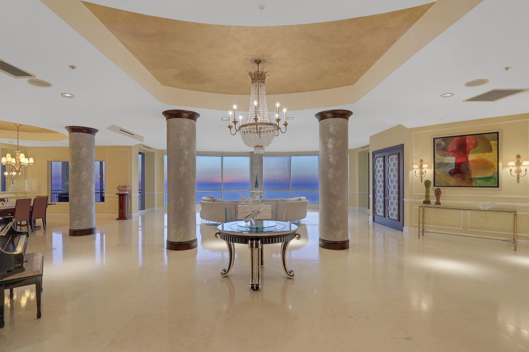 81 Seagate Dr #2001, Naples, FL 34103