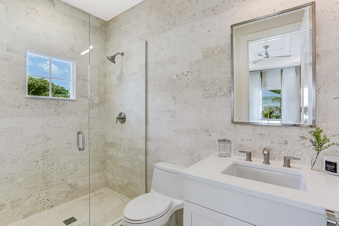 1040 2nd St S, Naples, FL 34102