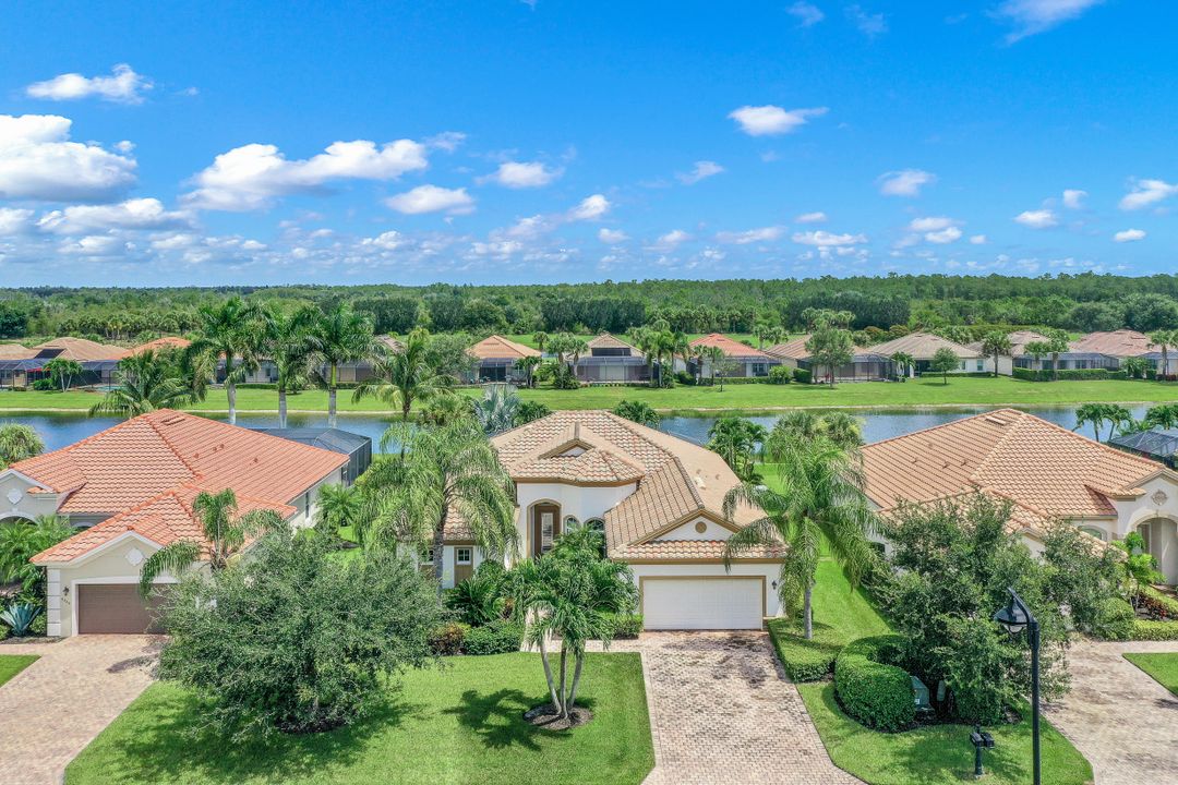 9403 Copper Rock Ct, Naples, FL 34120