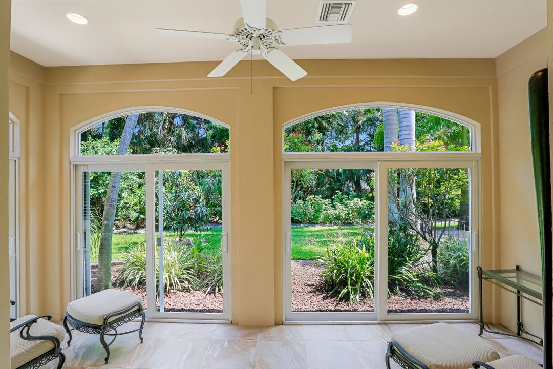 726 Bay Tree Ct, Naples, FL 34108