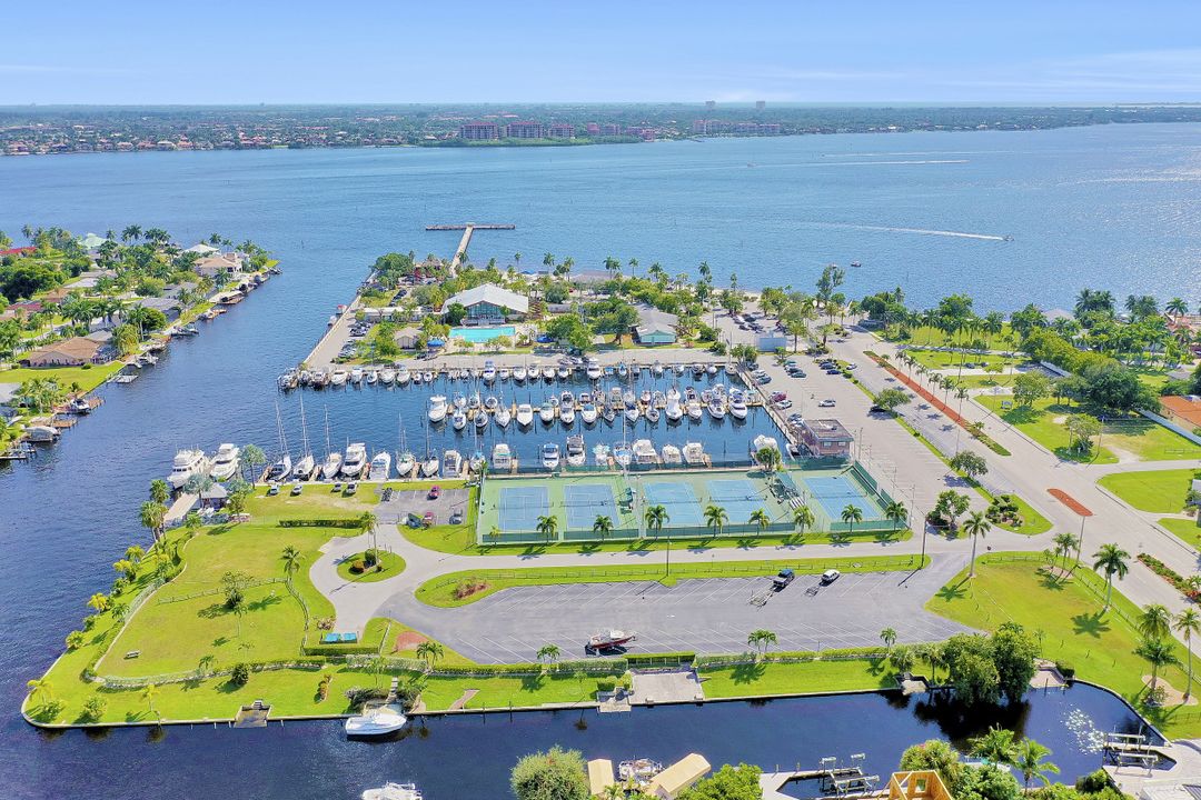 846 Monticello Ct, Cape Coral, FL 33904