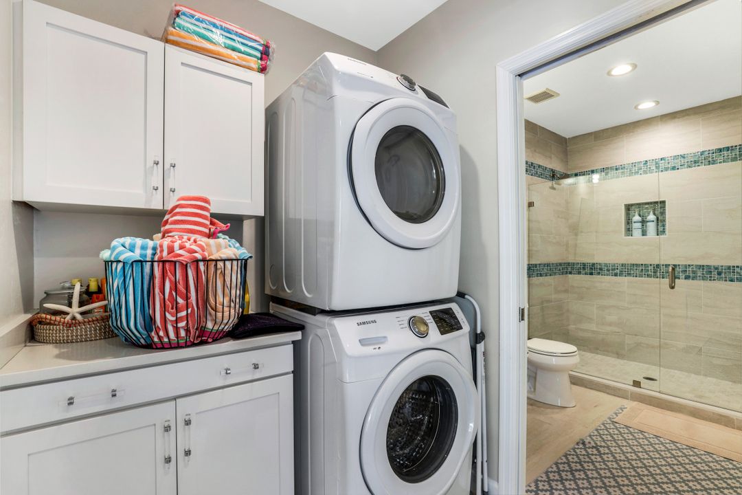 739 7th Ave N, Naples, FL 34102